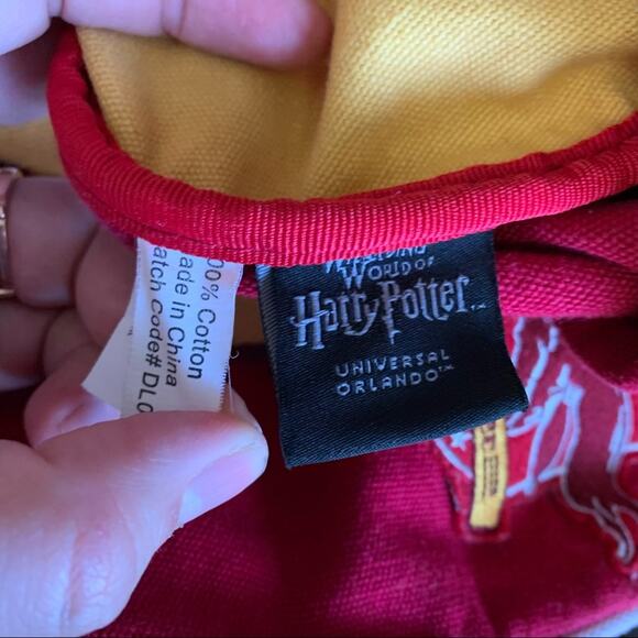 Universal Studios Wizarding World of Harry Potter Quidditch 07 Duffle Bag Red - Picture 8 of 13